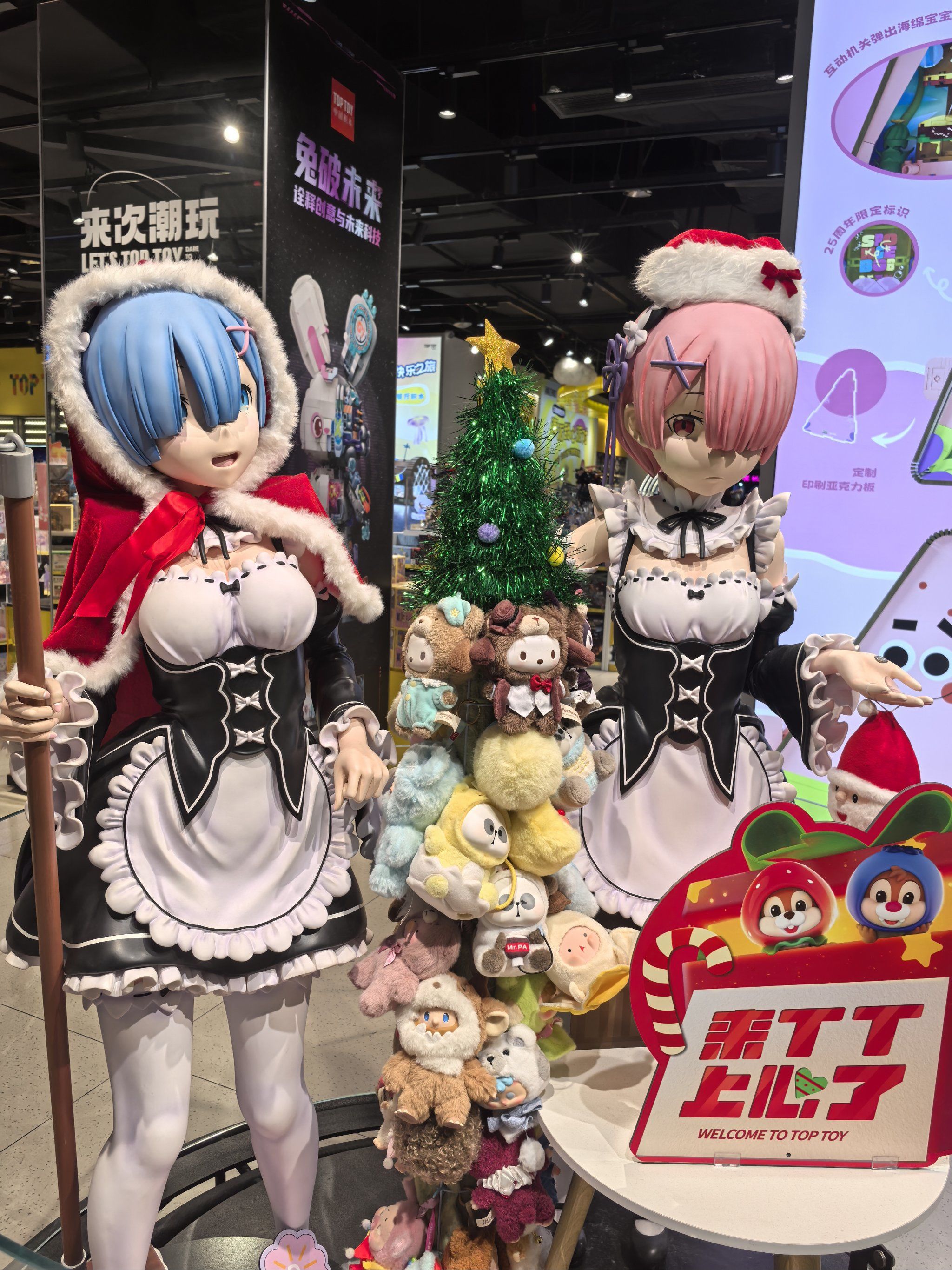 超大等身潮玩手办!广州这家店里品类好全