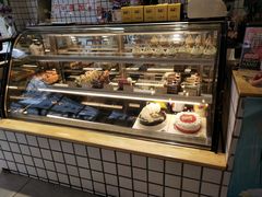 面包甜点陈列柜-爱礼帝斯蛋糕店