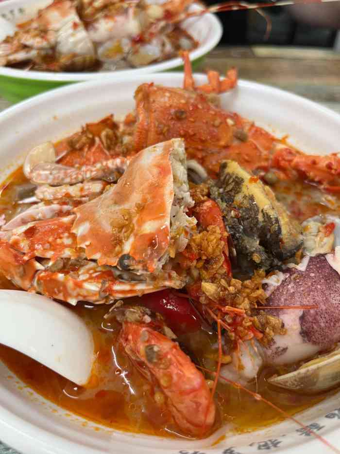 阿俊糟粕醋-"两个人点了两碗海南特色粉,「牛肉抱罗粉」.