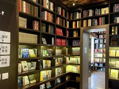 -钟书阁(松江泰晤士小镇店)