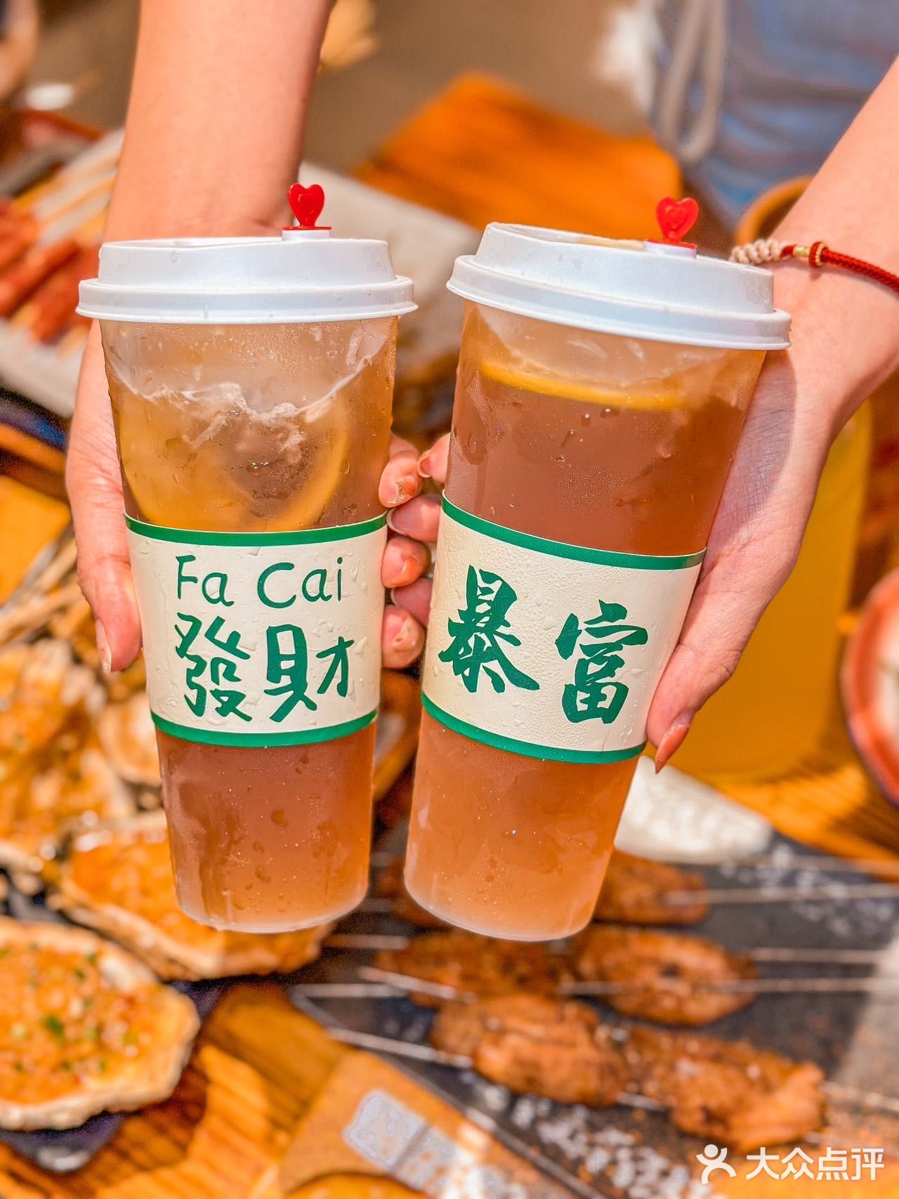 位于东明广场内 炫一口热气腾腾的美食 这一口
