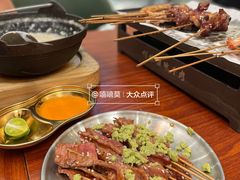 -何妹湿辣牛肉·粤式烧烤砂煲(桂雅路店)