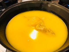 浓厚原只鸡煲花胶汤-鲜入围煮花胶鸡海鲜火锅