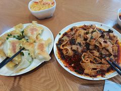 -三好食堂(煎饺·馄饨·肉饼米线·盛世广场店)