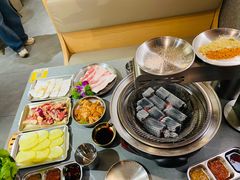 -围炉肉舍•炭烤活鳗•丹东海鲜烤肉(步行街店)