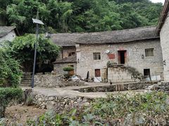 -高荡千年布依古寨旅游景区