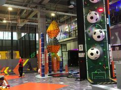 -嗨翻Hi-Fun竞技主题乐园·蹦床亲子生日轰趴(国光1937店)