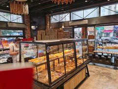 面包甜点陈列柜-皇冠幸福里动物奶油生日蛋糕(万达店)