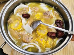 纯椰青汤底椰子鸡-派派茶客(金杏花园店)