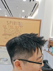 -MARTIN'S BARBER SHOP男士理发馆