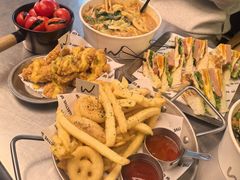 -W COLLECTIVE  DESSERT SHOP