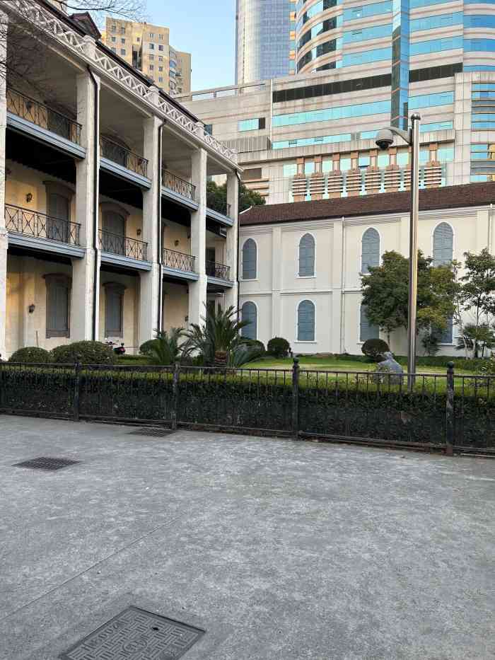 上海图书馆徐家汇藏书楼-"徐家汇藏书楼由天主教耶稣会士于1847年.