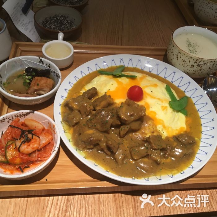 菲力豬排套餐和牛肉蛋包飯套餐味道不錯,兒童套餐