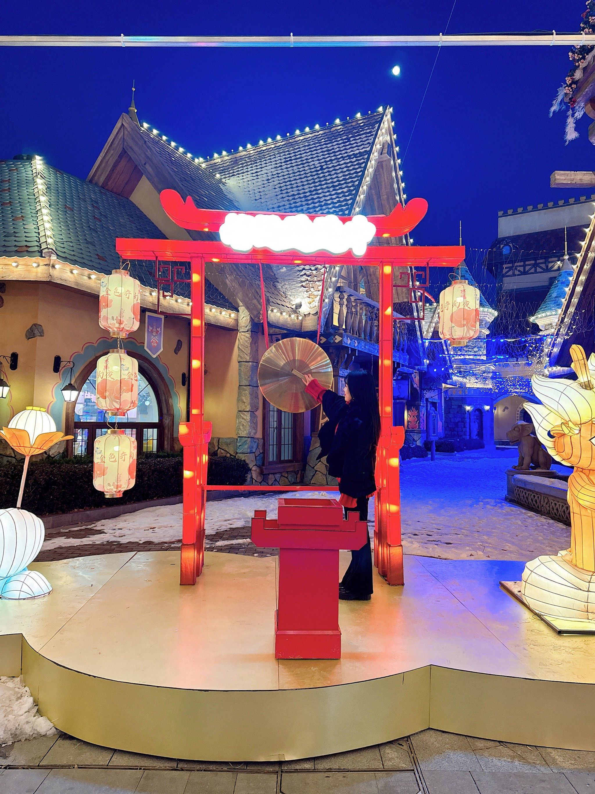 还记得去年跨年夜,在融创乐园挤油油
