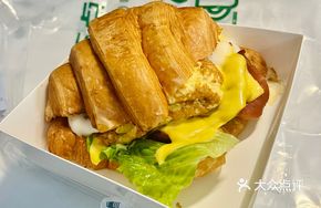 French Bacon Thick Egg Croissant