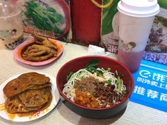 -爆炸头阿姨小四川正宗川味小吃(无任何分店)