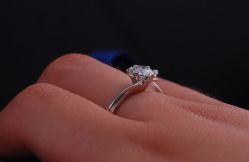 -威德钻石-克拉钻大本营(南京东路店)