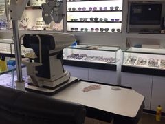 -臻美视爵眼镜·明月·依视路·蔡司折扣店(广渠门店)