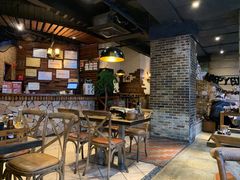 大堂-何师烧烤Pro ·江湖川菜·小龙虾·精酿(太古里旗舰店)