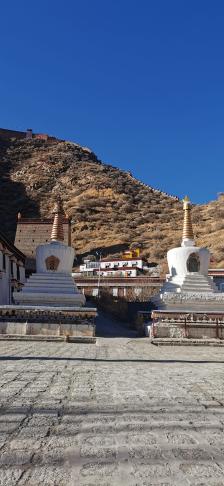 强钦寺-"海拔3780米的寺庙,坐落在仁布县.因缘."-大众点评移动版