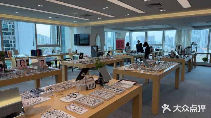 Eziwish眼镜·蔡司授权店图片