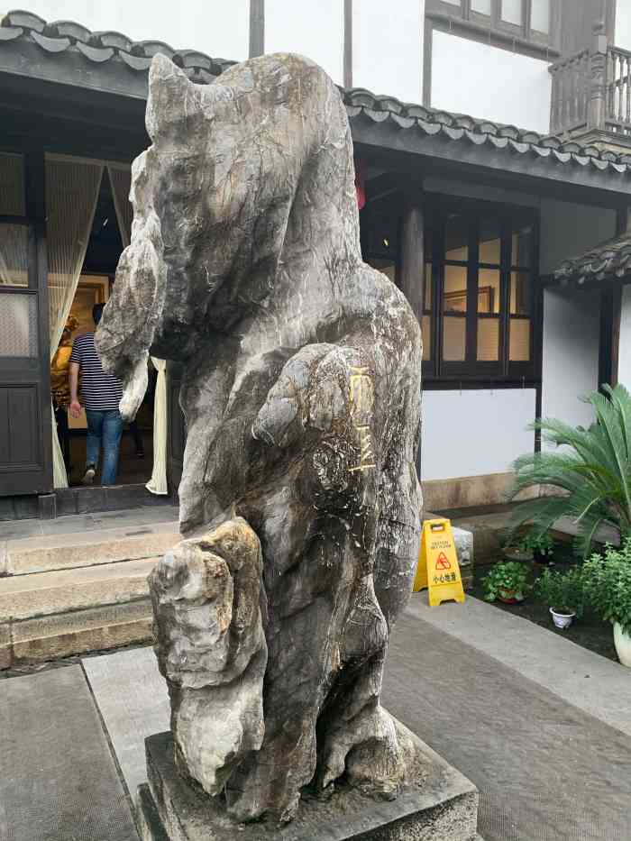 高桥绒绣馆坐落."-大众点评移动版