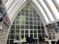 -钟书阁(松江泰晤士小镇店)