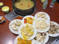 -菌之家·专业纯野生菌火锅·特色炒菌