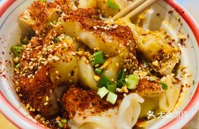 Spicy Dry Chili Shrimp and Crab Roe Dumplings