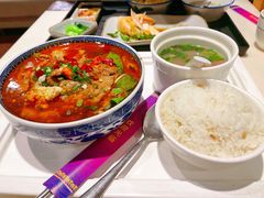 辣锅水煮牛肉配饭-本味轩精品茶餐厅(黄山路店)