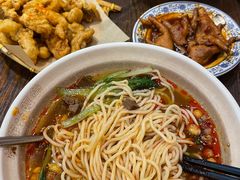 -爆炸头阿姨小四川正宗川味小吃(无任何分店)
