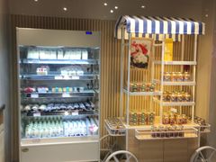 -85度C(生甜甜圈研究工坊·上海平凉店)