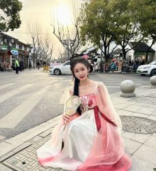 -一揽芳华汉服旗袍体验馆(拙政园店)