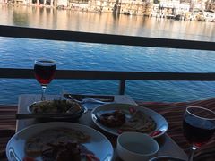 -Lake Shore Hotel & Restaurant