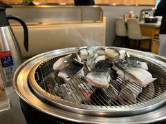 -围炉肉舍•炭烤活鳗•丹东海鲜烤肉(步行街店)