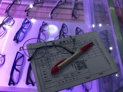 -提一眼镜·蔡司·依视路(小寨店)