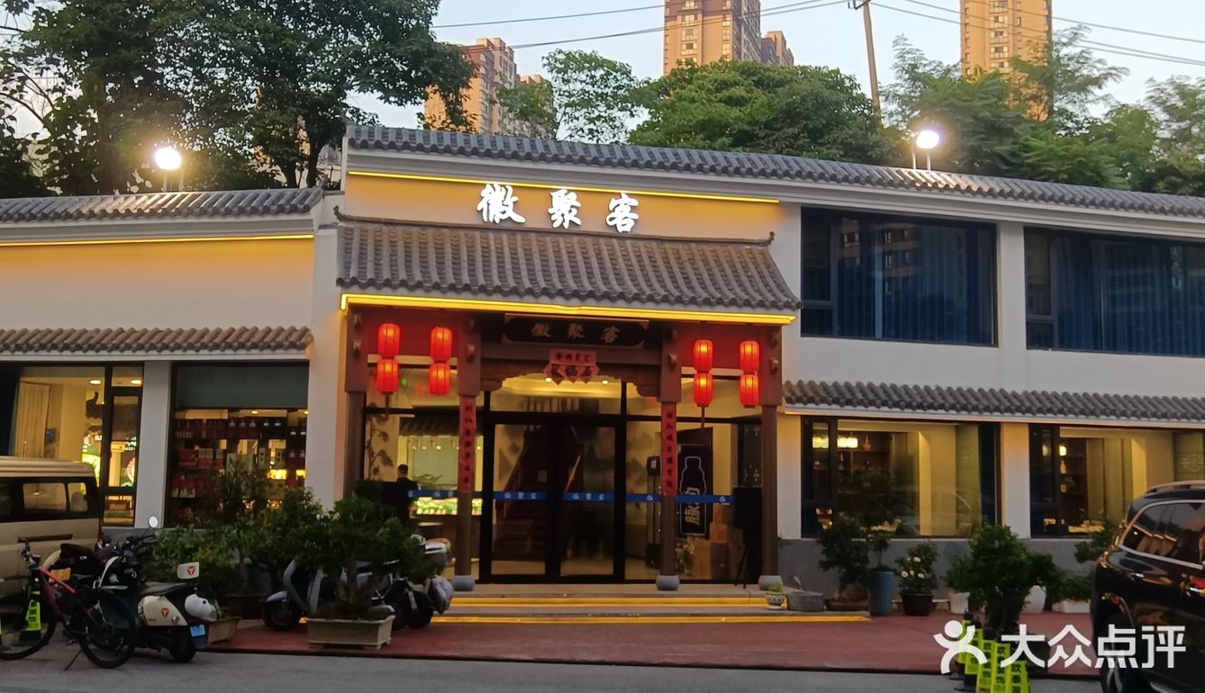 一百块就能吃到原价两百多的菜，四菜一果盘，两也足足的