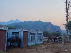 -百里峡七彩艺术小镇