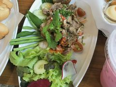 -Chom Cafe and Restaurant