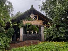 -腾冲洞山温泉村