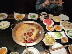 自生黄豆芽-周师兄大刀腰片火锅(洪崖洞旗舰店)