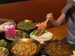 -何师烧烤Pro ·江湖川菜·小龙虾·精酿啤酒(太古里旗舰店)