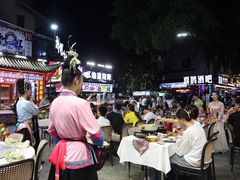 -刘姐啤酒鱼民族演艺餐厅(西街总店)