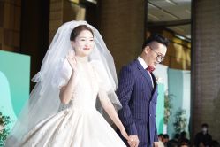 -南京宝娜嫁衣婚纱礼服馆(中央路店)