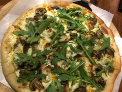 罗勒叶鸡肉菌菇披萨-G+KITCHEN(龙湖狮山天街店)