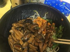 -两勺子一碗口水鸡拌面