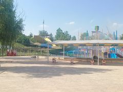 -黄河谷马拉湾海浪浴场