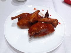 招牌玻璃皮乳鸽-北京厨房(SKP店)