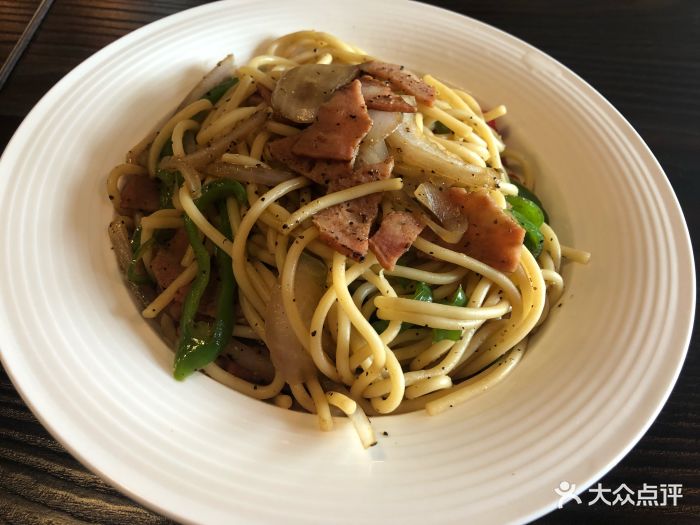 黑椒培根炒意面