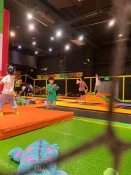 -蹦蹦跳跳(新奥购物中心店)